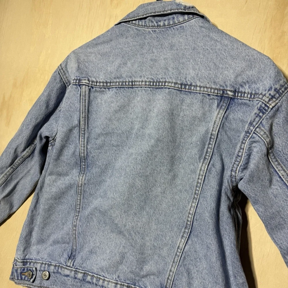 Old Navy Womens Medium Distressed Denim Jacket Light Wash Jean Trucker Casual